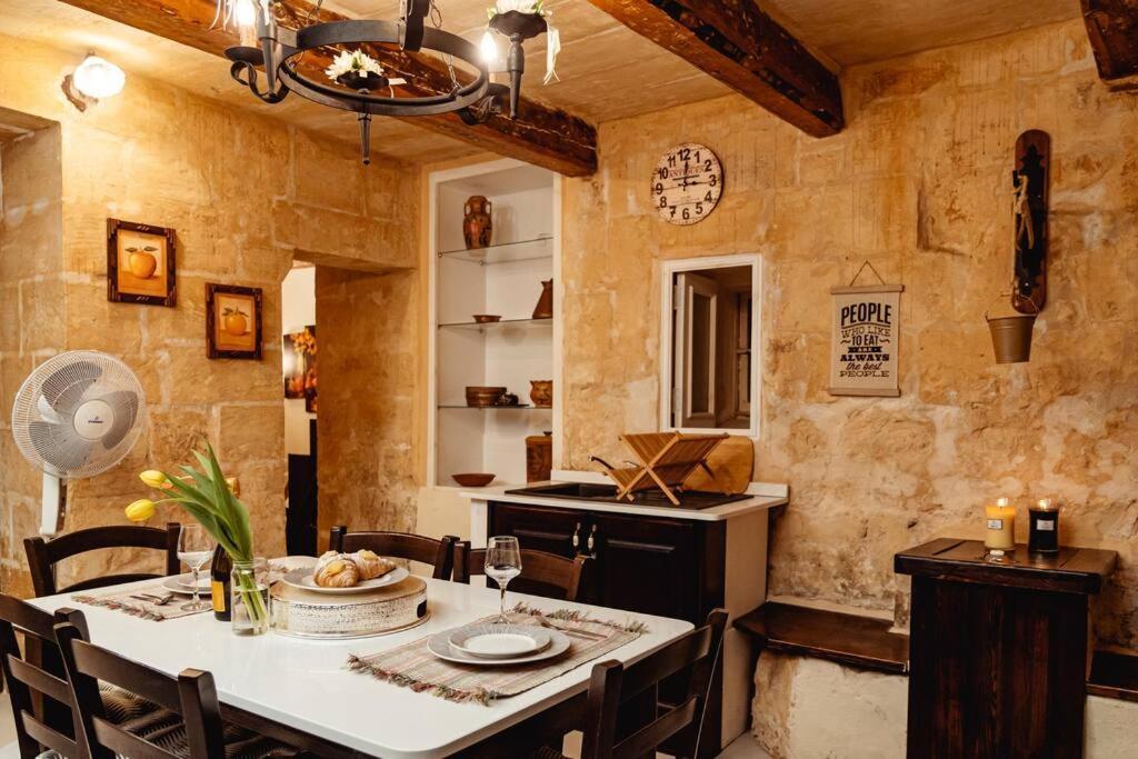 Enchanting 2Bdr Townhouse In Valletta Centre! Buitenkant foto